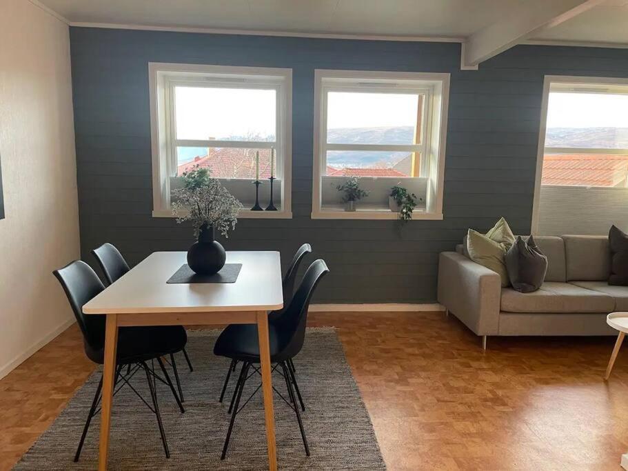 Leilighet I Rolig Gate Med Utsikt Og Gratis Parkering Tromso Ngoại thất bức ảnh