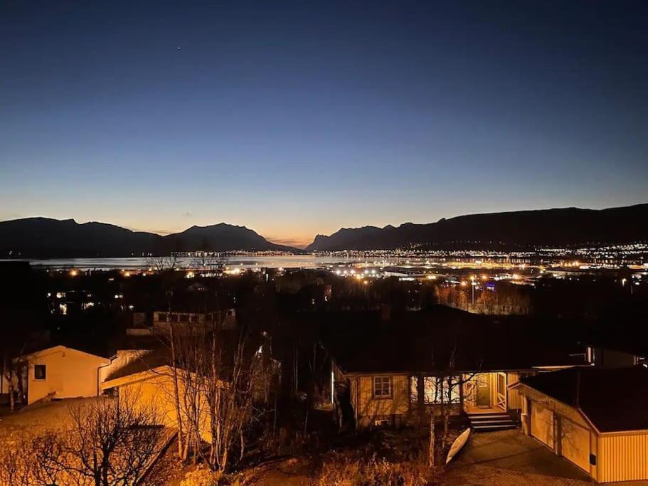 Leilighet I Rolig Gate Med Utsikt Og Gratis Parkering Tromso Ngoại thất bức ảnh